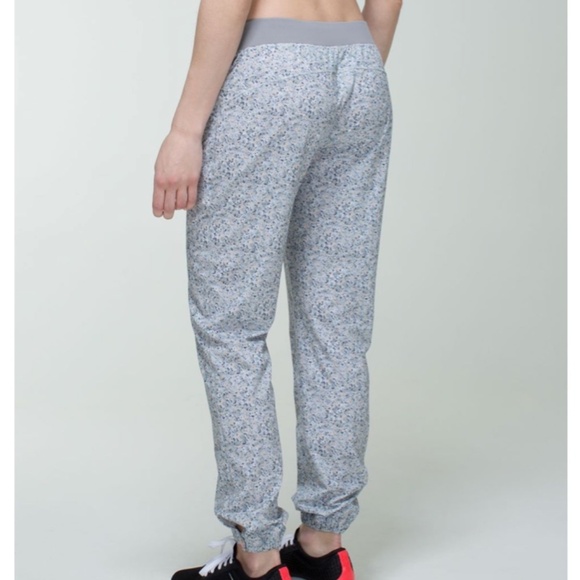 Lululemon Rare Bring Back The Track Pant Petite Fleur Silver Spoon/Ambient Grey - Picture 3 of 11